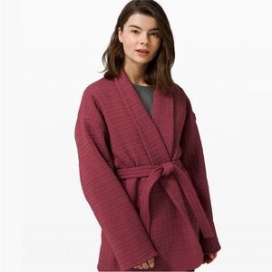 EUC Lululemon Serene Wrap Size 10 Chianti color